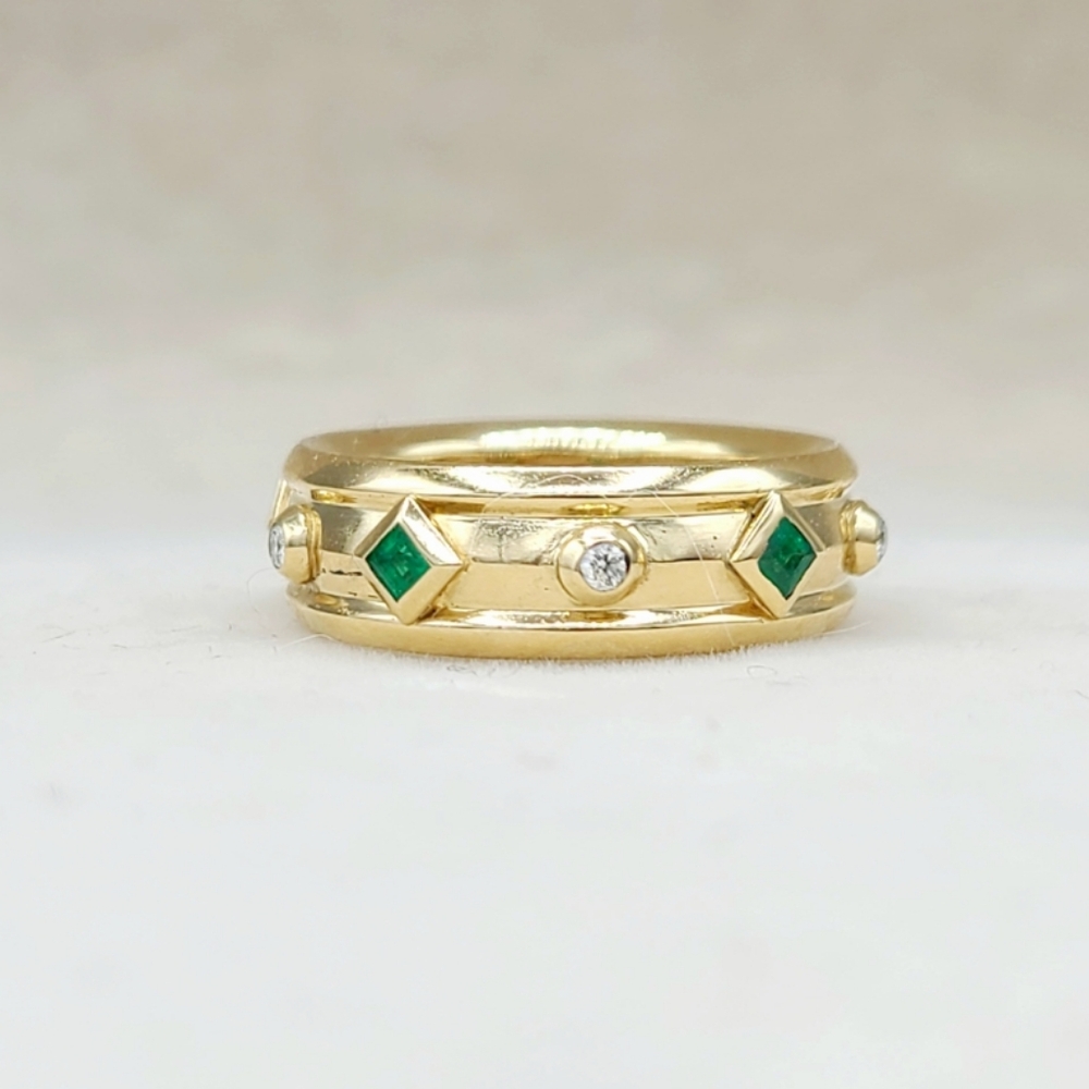 David Yurman Modern Renaissance Band Ring in 18k Gold With Emeralds and Diamonds
